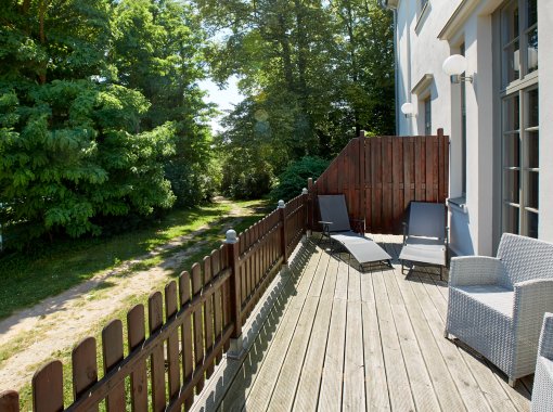 Hotel Gut Vorbeck Terrasse mit Liegestühlen